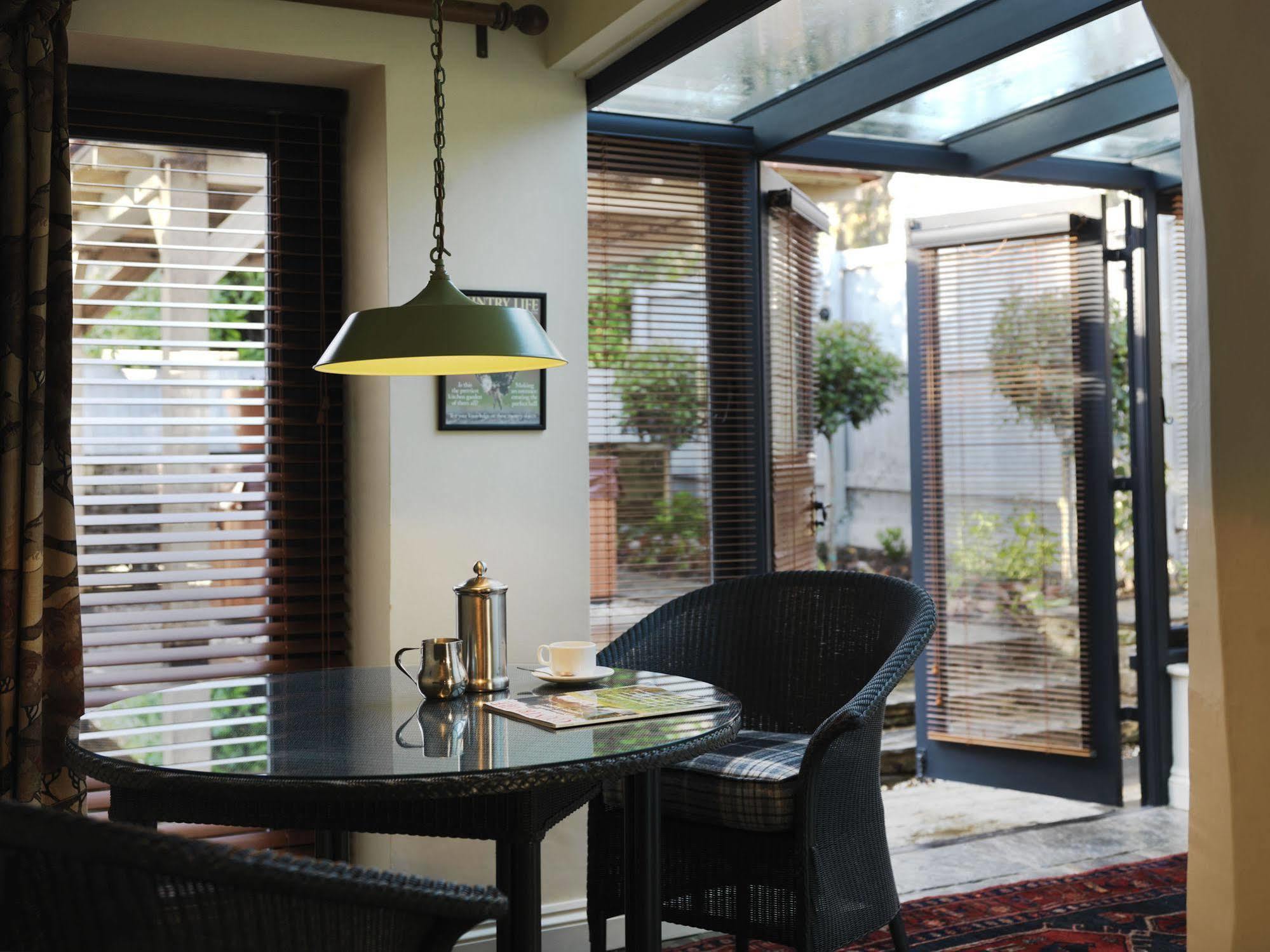 The Hare & Hounds Hotel Tetbury Luaran gambar
