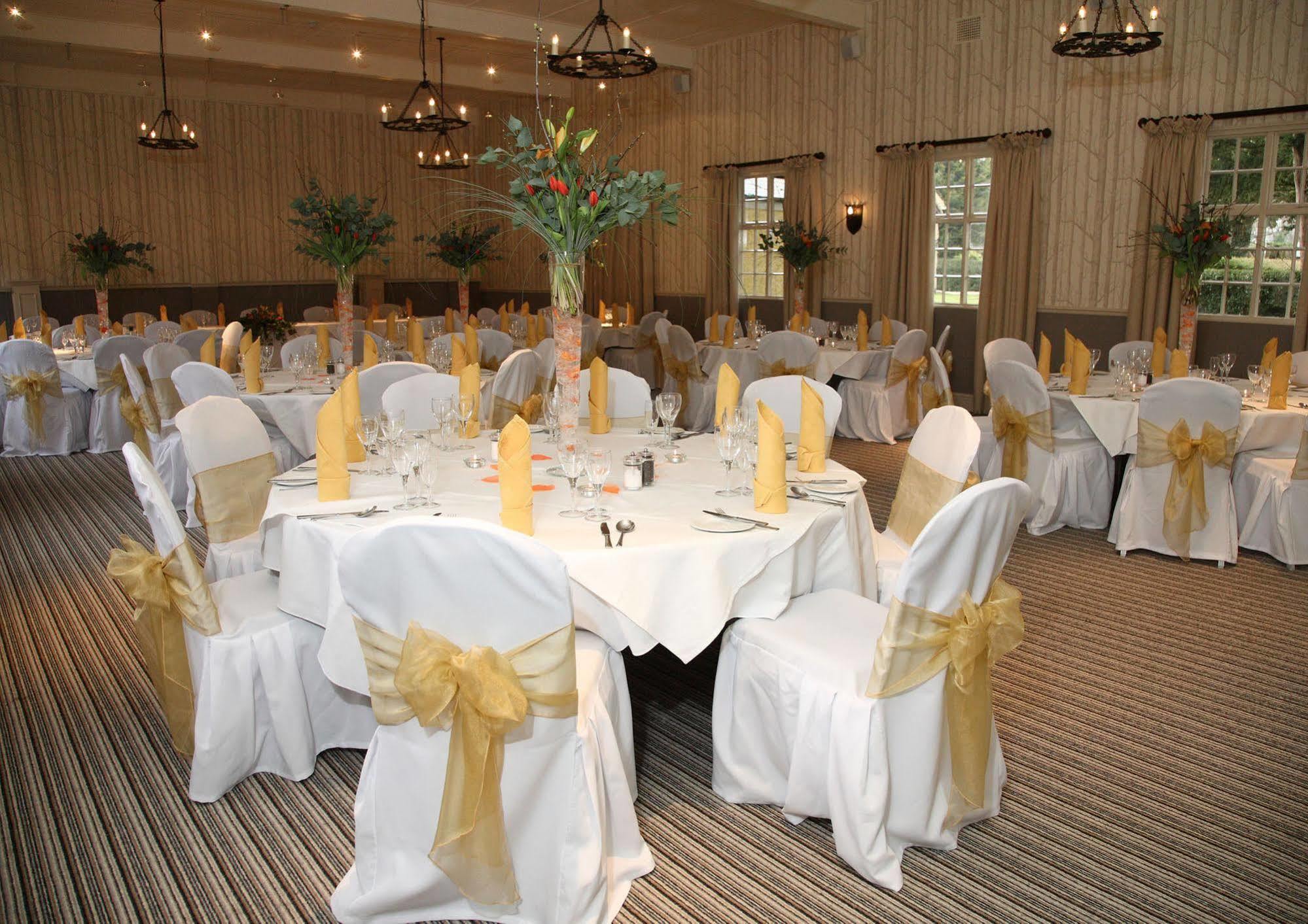 The Hare & Hounds Hotel Tetbury Luaran gambar