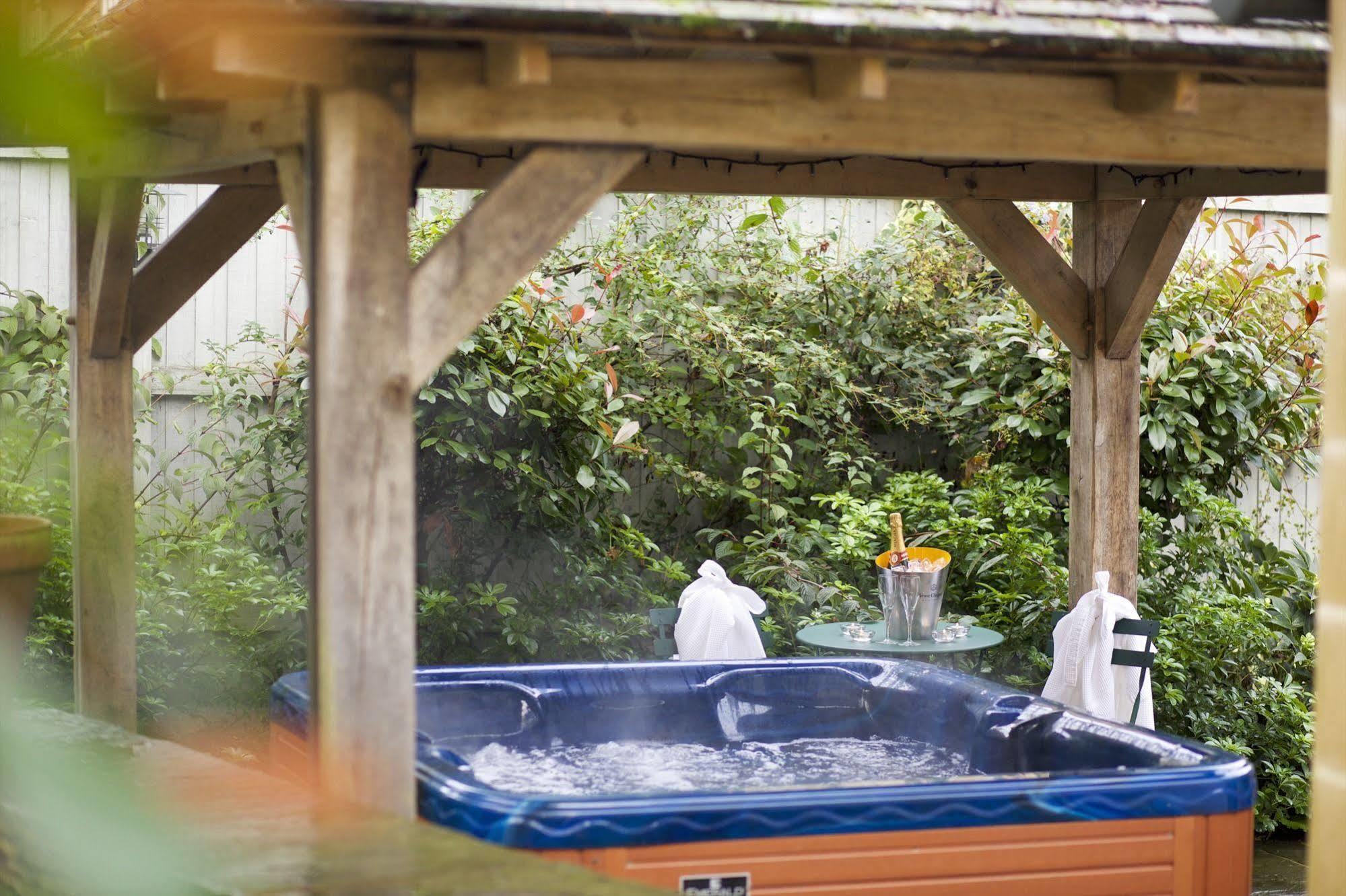 The Hare & Hounds Hotel Tetbury Luaran gambar